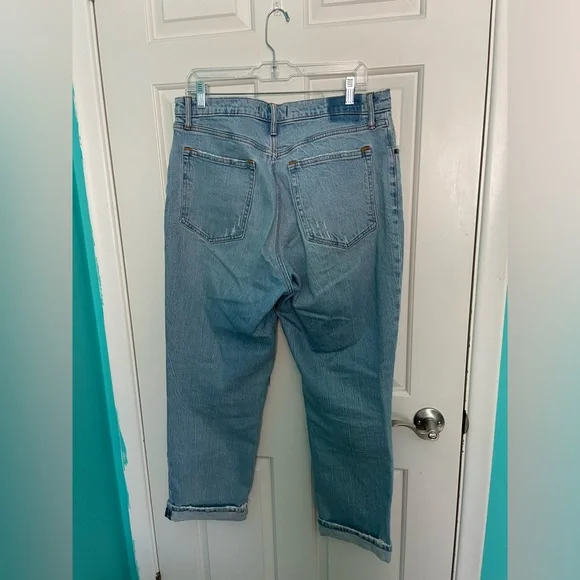 A&F Curve Love 90’s Straight Ultra High Rise Jeans - Picture 8 of 8